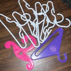 Plastic doll hangers mosc lot vguc. Set of 7.